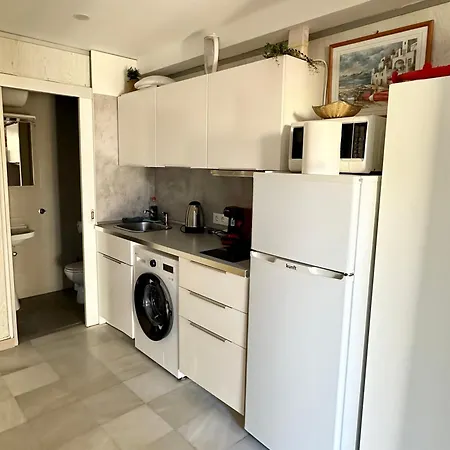 Leona Coastal Apartament